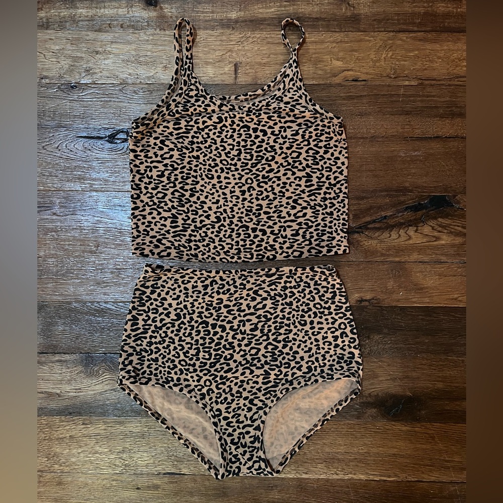Arq set in Leo size large